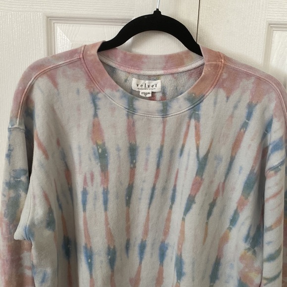 Velvet by Graham & Spencer Jody Sweatshirt size Medium - Picture 2 of 6